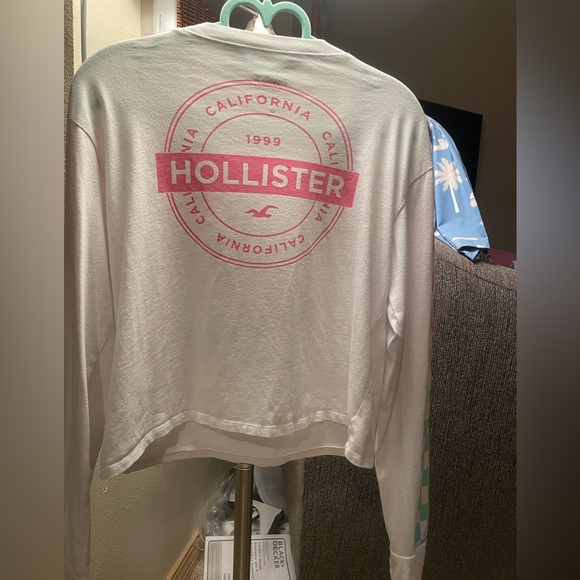 Hollister graphic tee size xs - Picture 2 of 6